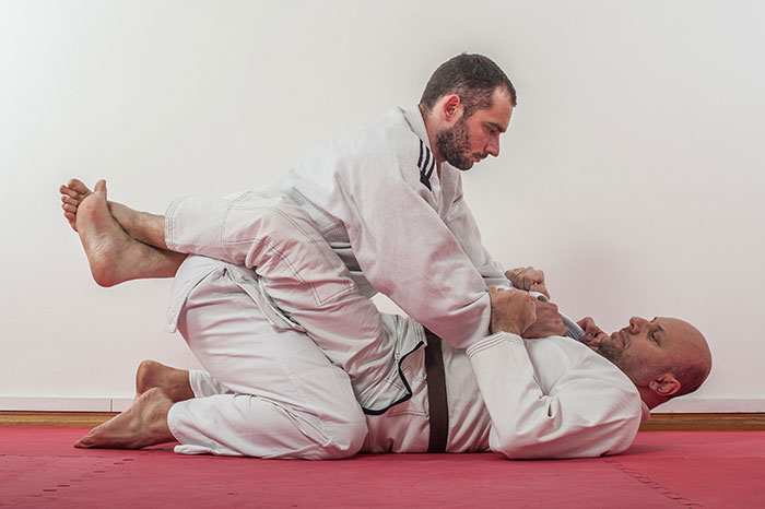 https://bjjbuddy.com/wp-content/uploads/2019/07/closed-guard-bjj-judo.jpg